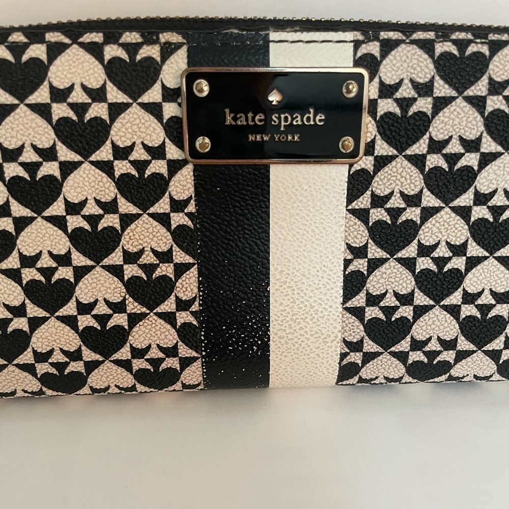 Kate Spade Wallet - Picture 2 of 9